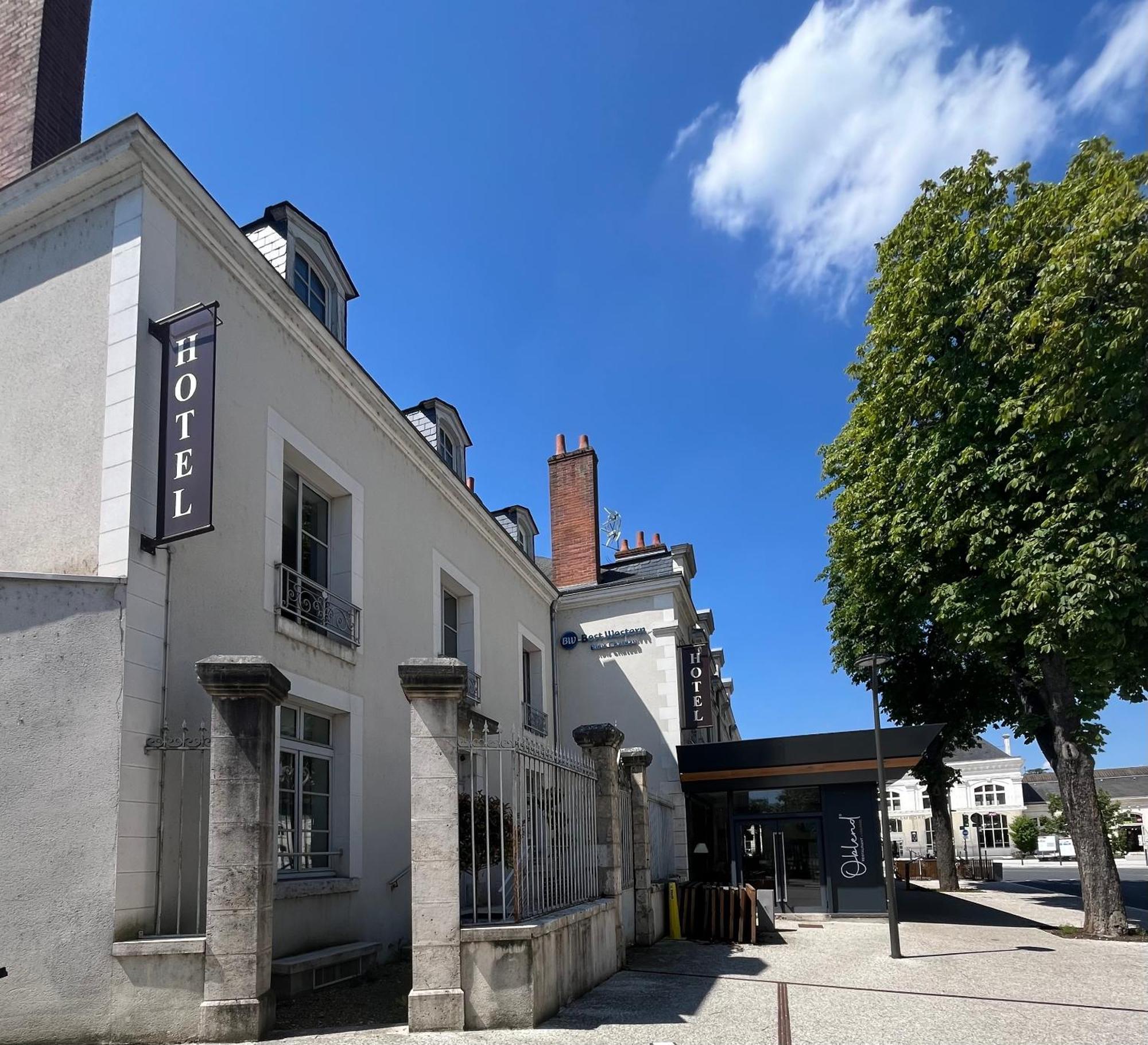 Western Château Hotel 3*