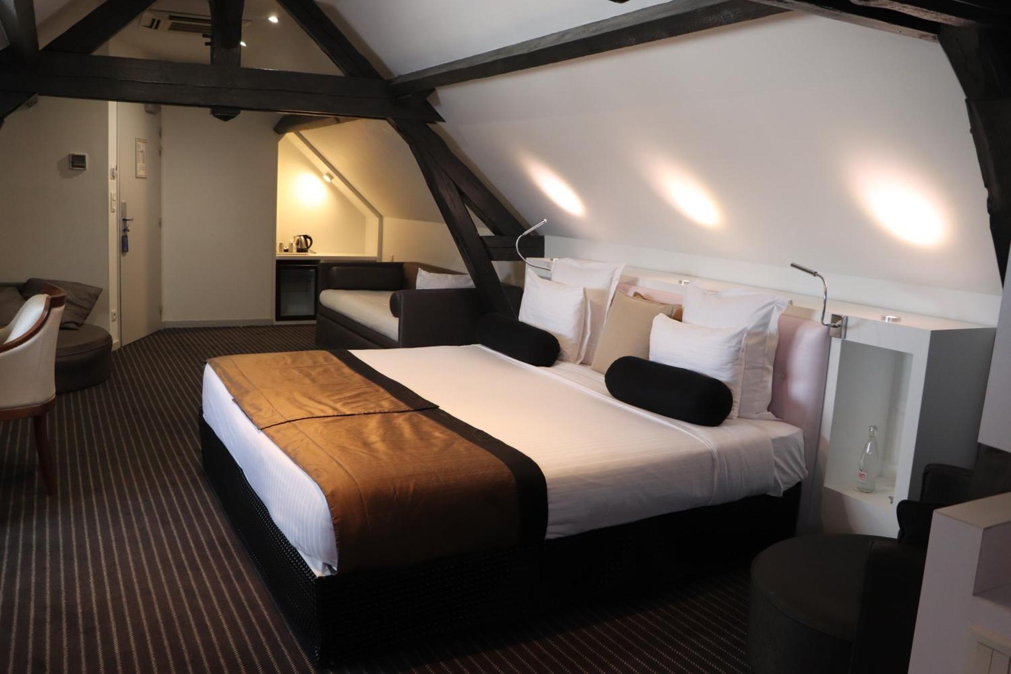 Western Chateau Hotel 3*