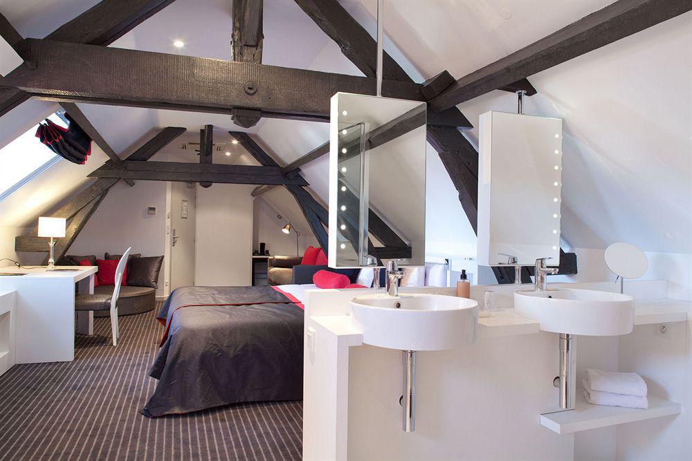 Western Château Hotel 3*